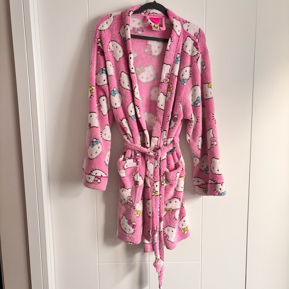 Hello Kitty Pink Robe - Picture 1 of 5